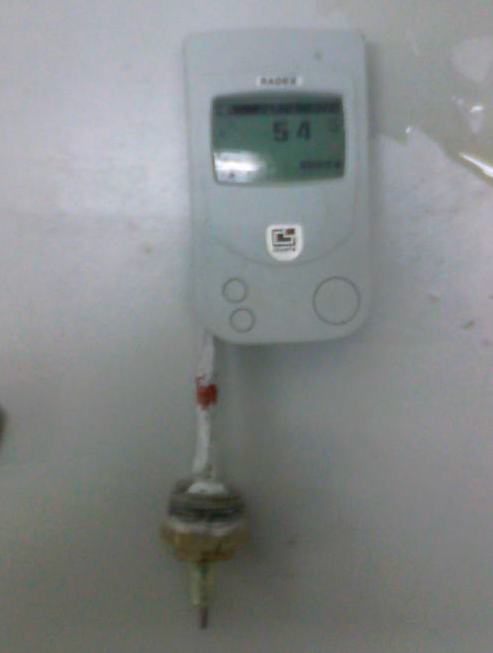 Дозиметр с показаниями 54мкр/ч